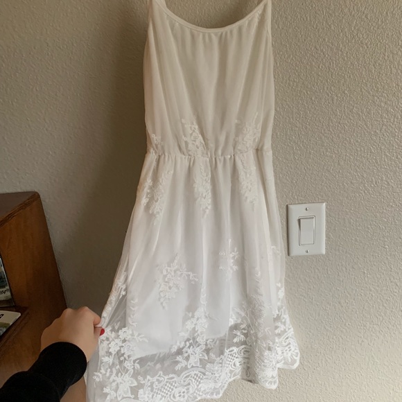 White summer dress - Picture 2 of 4